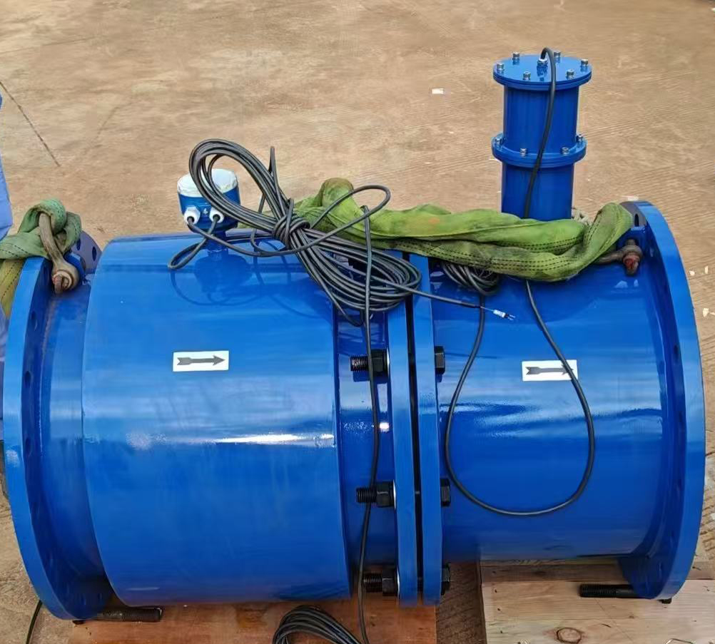 化工行業(yè)福音:非滿管電磁流量計(jì)應(yīng)對(duì)腐蝕性介質(zhì)的“硬核”表現(xiàn)